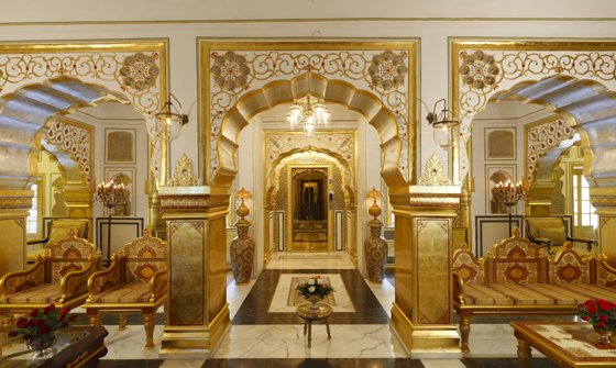 Raj Palace Hotel или емблемата на кралския интериор в Индия