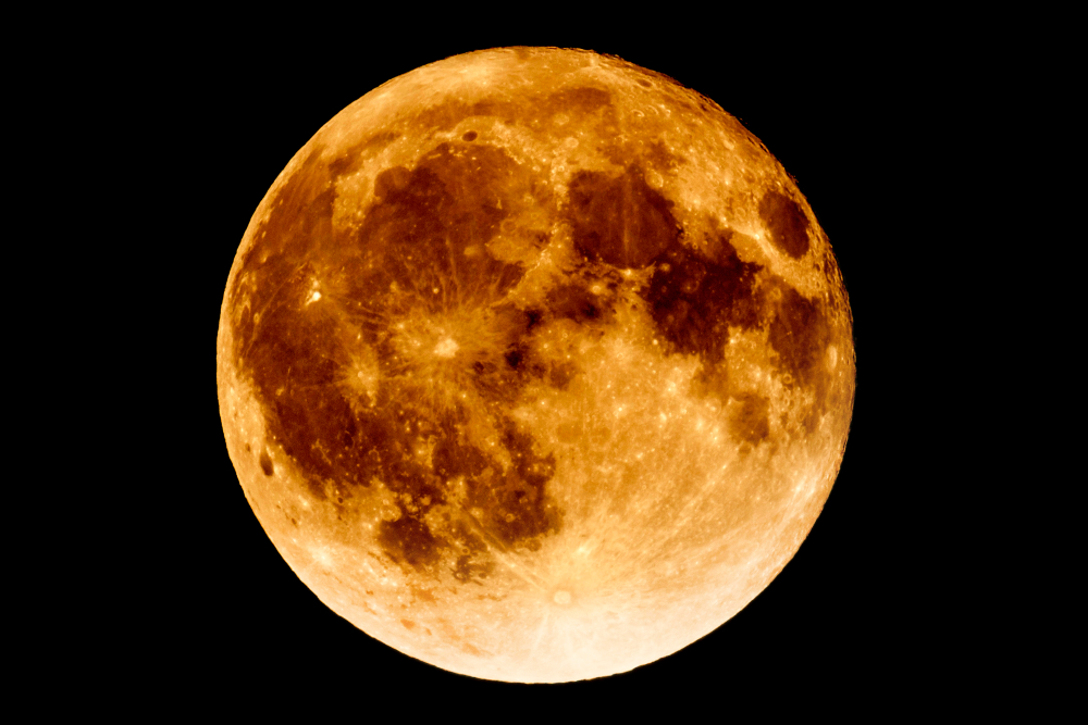 Пълното затъмнение на "Супер Луна" - предизвикателство за  човечеството от хилядолетия