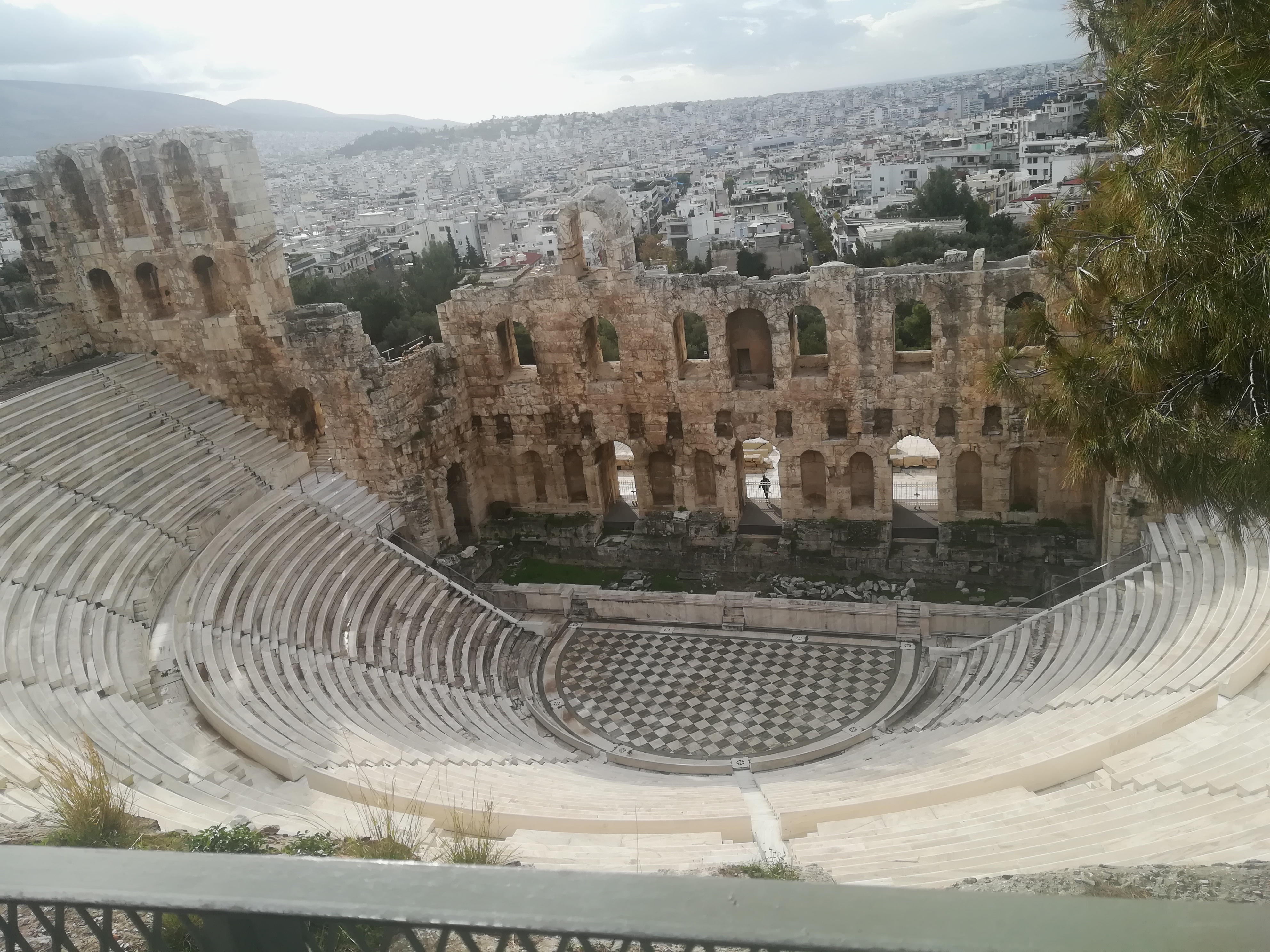 Атина - колоритна и древна