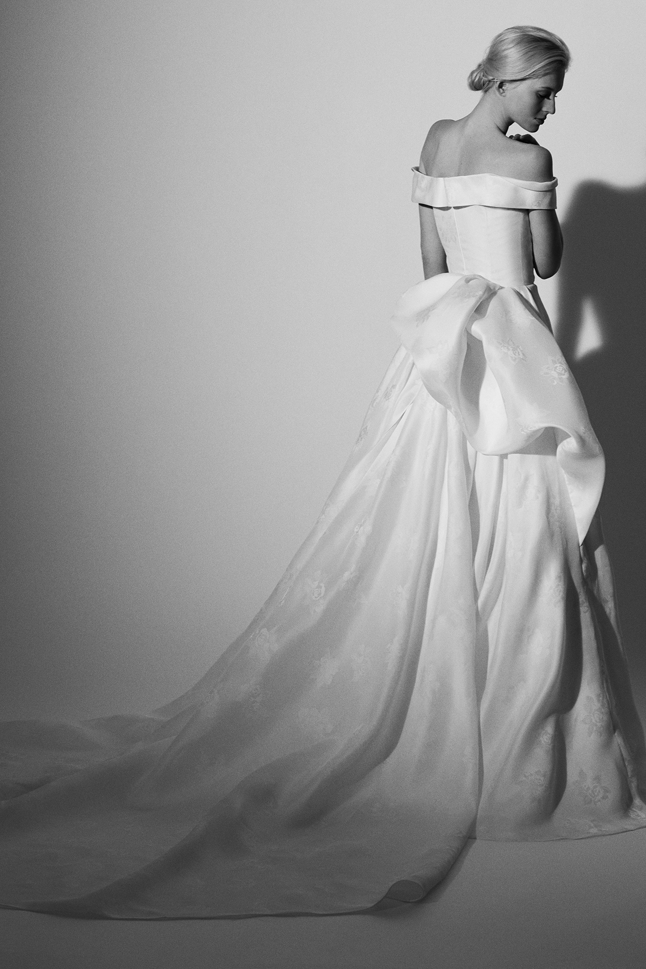 Романтичните сватбени рокли на Carolina Herrera за пролет 2018