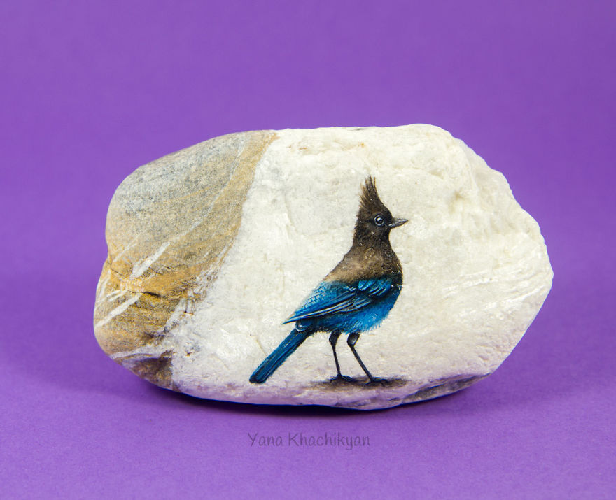 Уникални миниатюрни рисунки върху камъчета