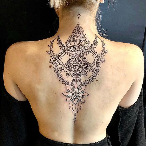 Оригинални идеи за татуировки по гръбнака