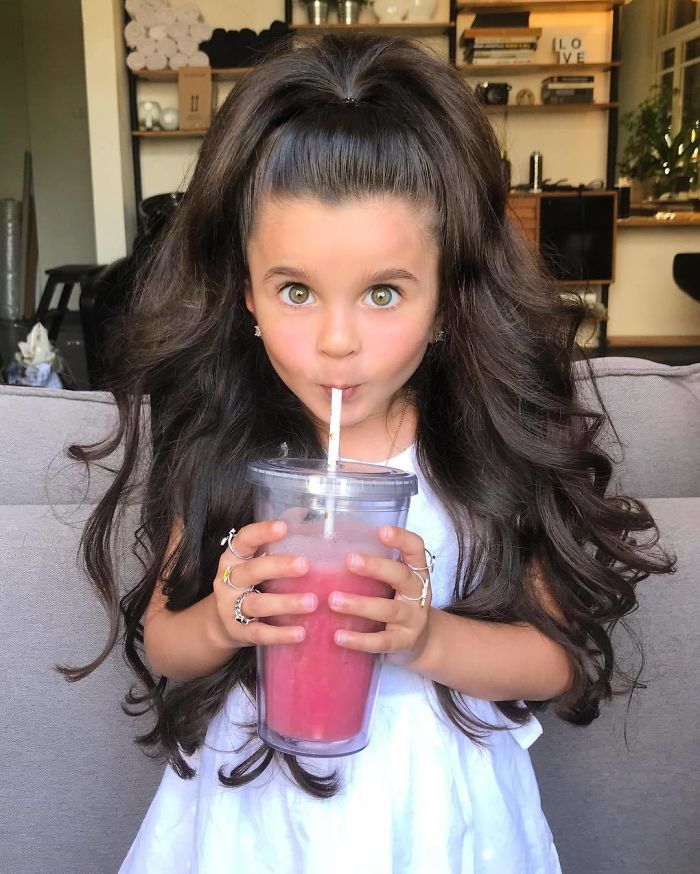 5-годишно момиче с изумителна коса