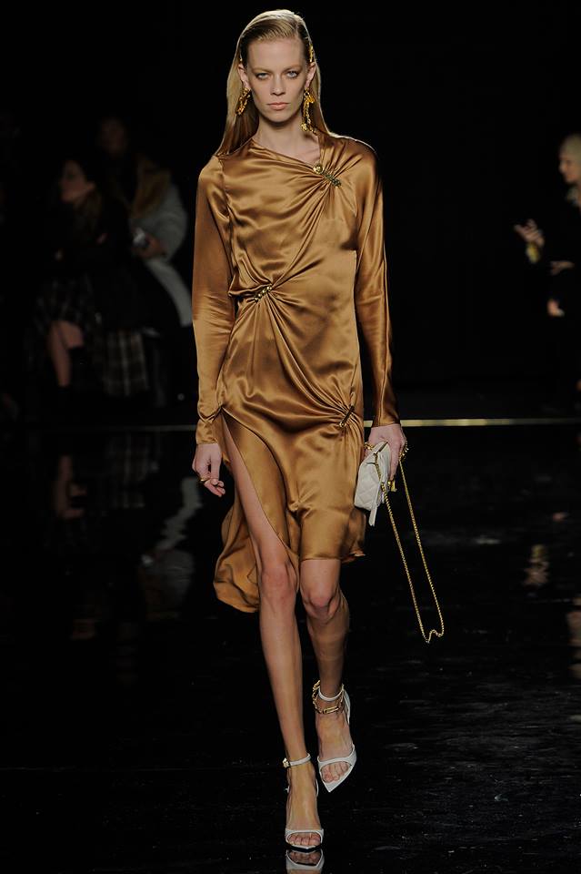 Versace: предварителна колекция есен 2019
