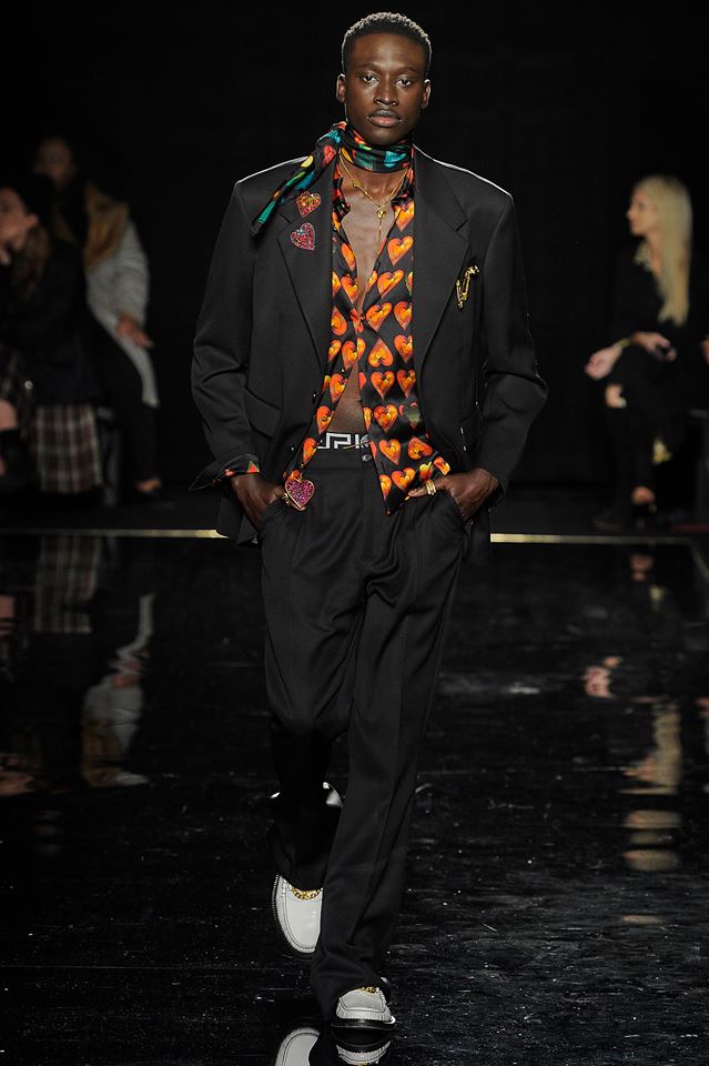 Versace: предварителна колекция есен 2019