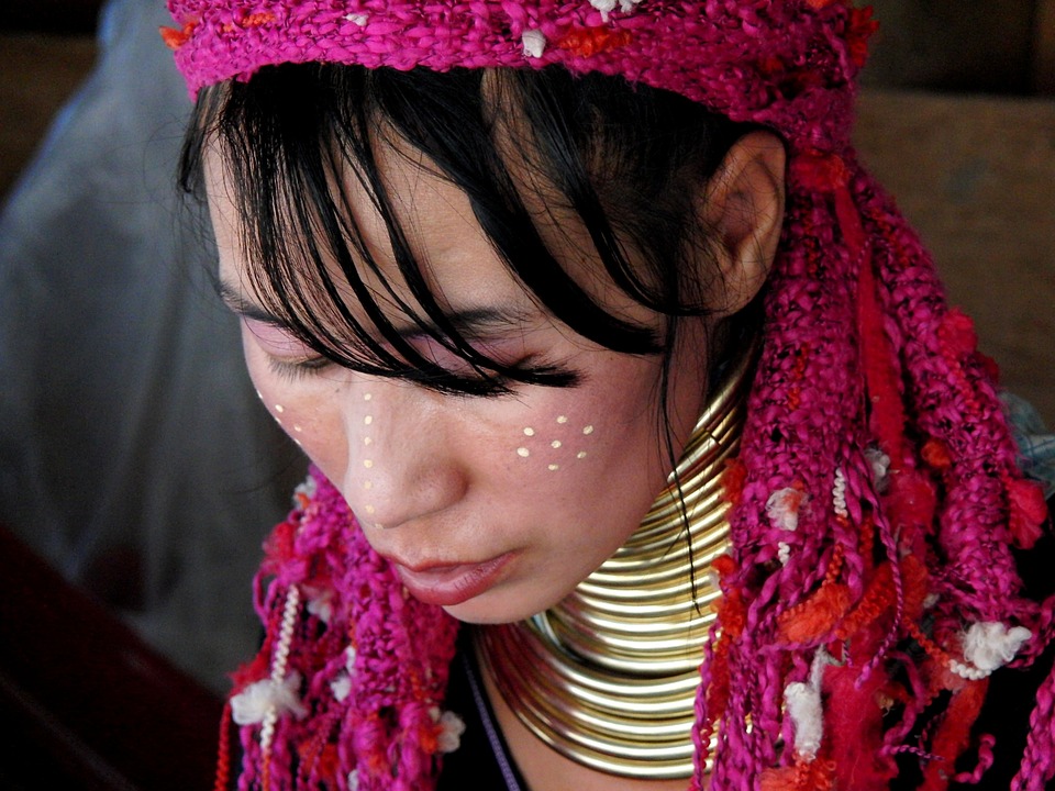 Болезнената суета на жените-падонг