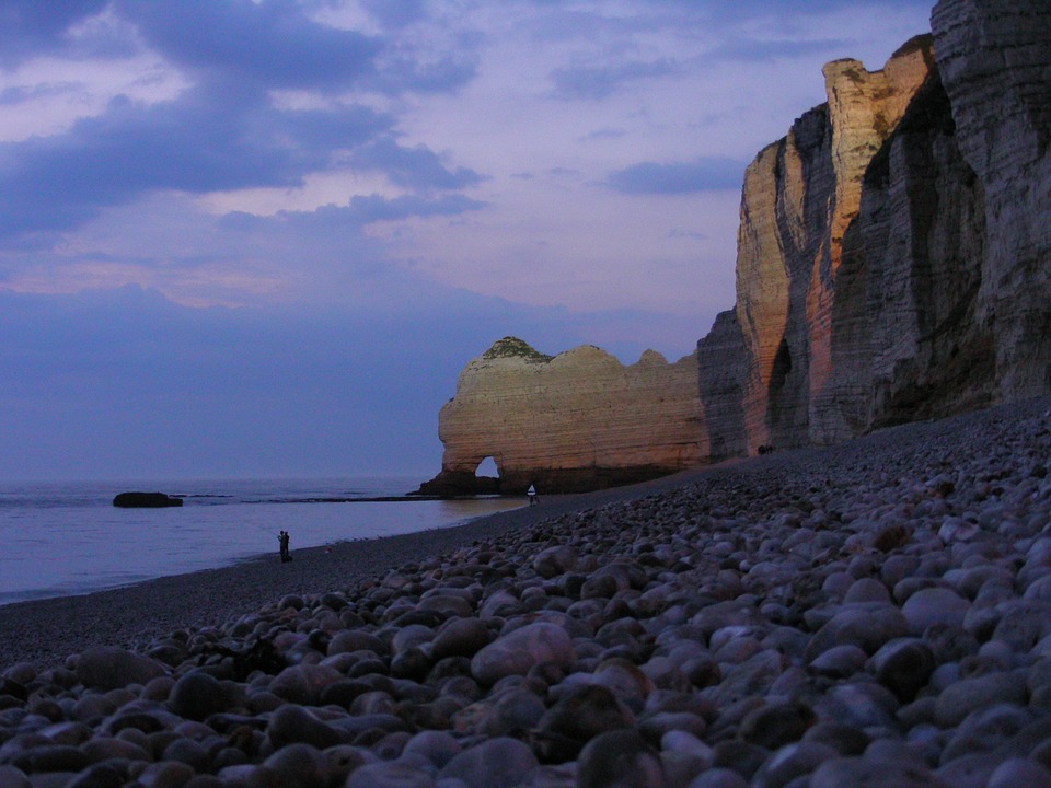 Арките край Етрета, изваяни от морските вълни