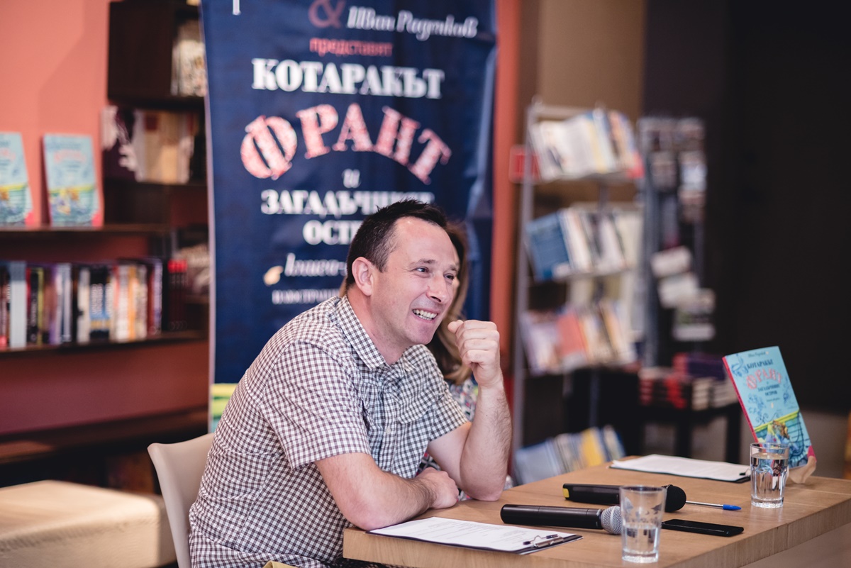 Иван Раденков: "Велосипедисти край езерото Папийон"