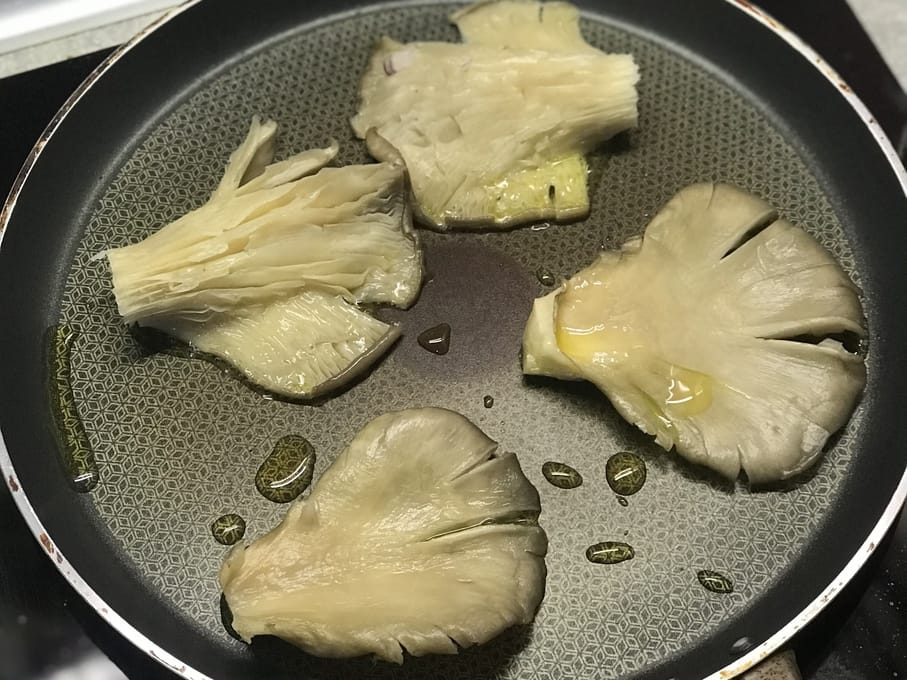 Сочни бургери със сьомга (стъпка по стъпка)