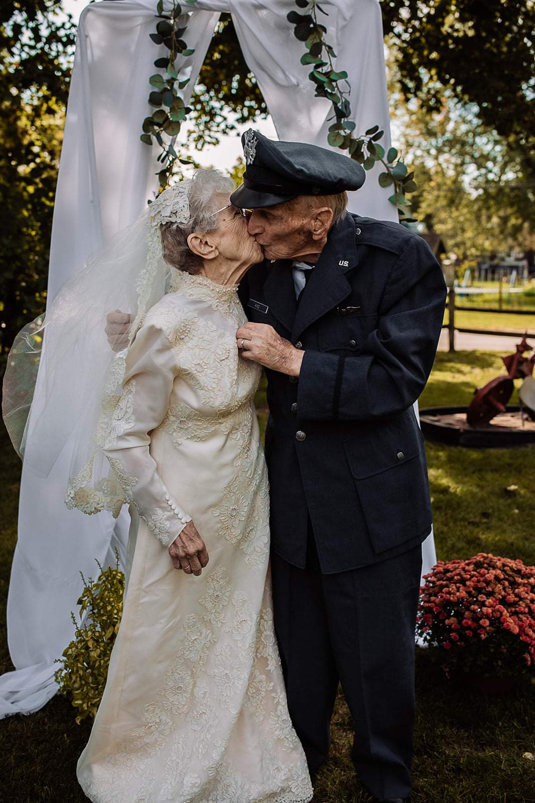 Истории за живота - сватбена фотосесия след 77 години брак
