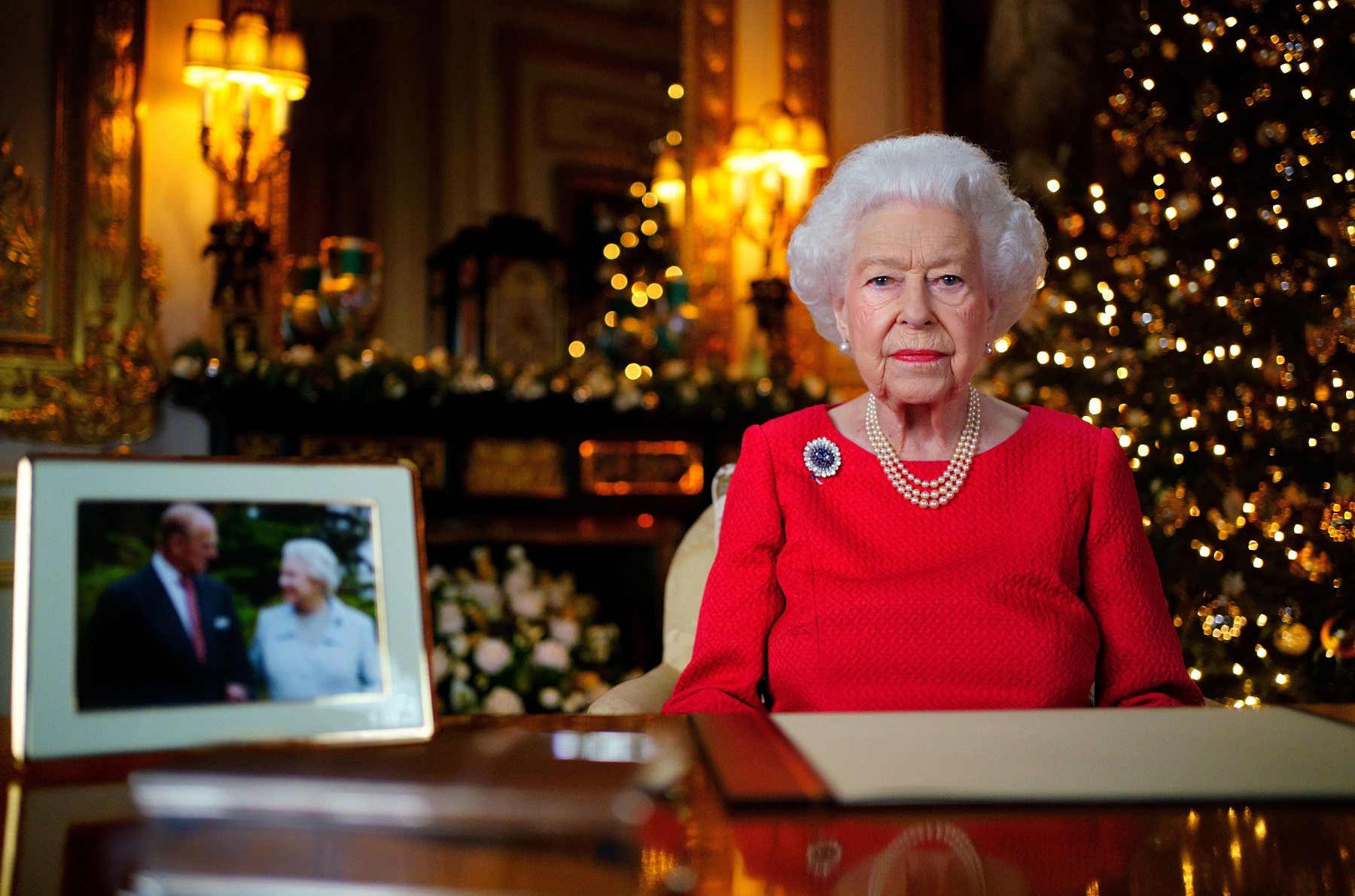 Кралицата размишлява върху първите срещи и последните раздели в живота си