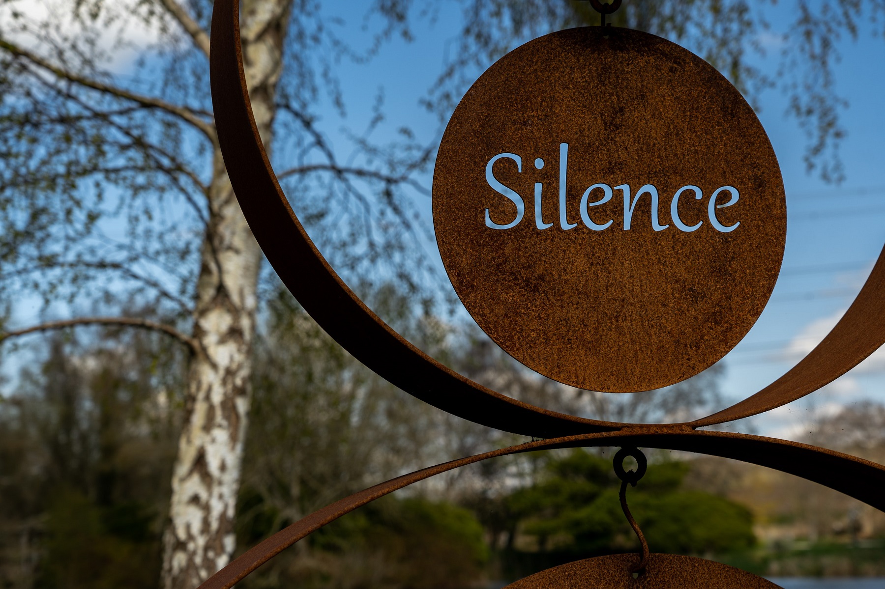 Простаците не страдат от мълчание