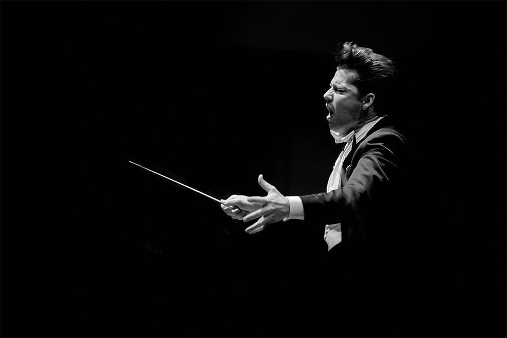 Юлиан Рахлин дирижира първия концерт на Софийската филхармония за 2022 г.