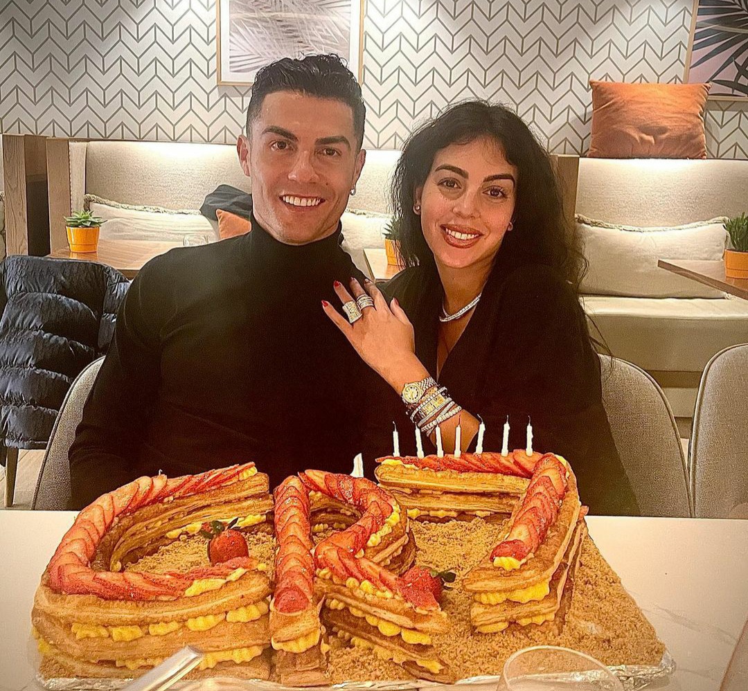 Бременната приятелка на Кристиано Роналдо - Джорджина Родригес изненада футболиста с Cadillac Escalade за 37-ия му рожден ден