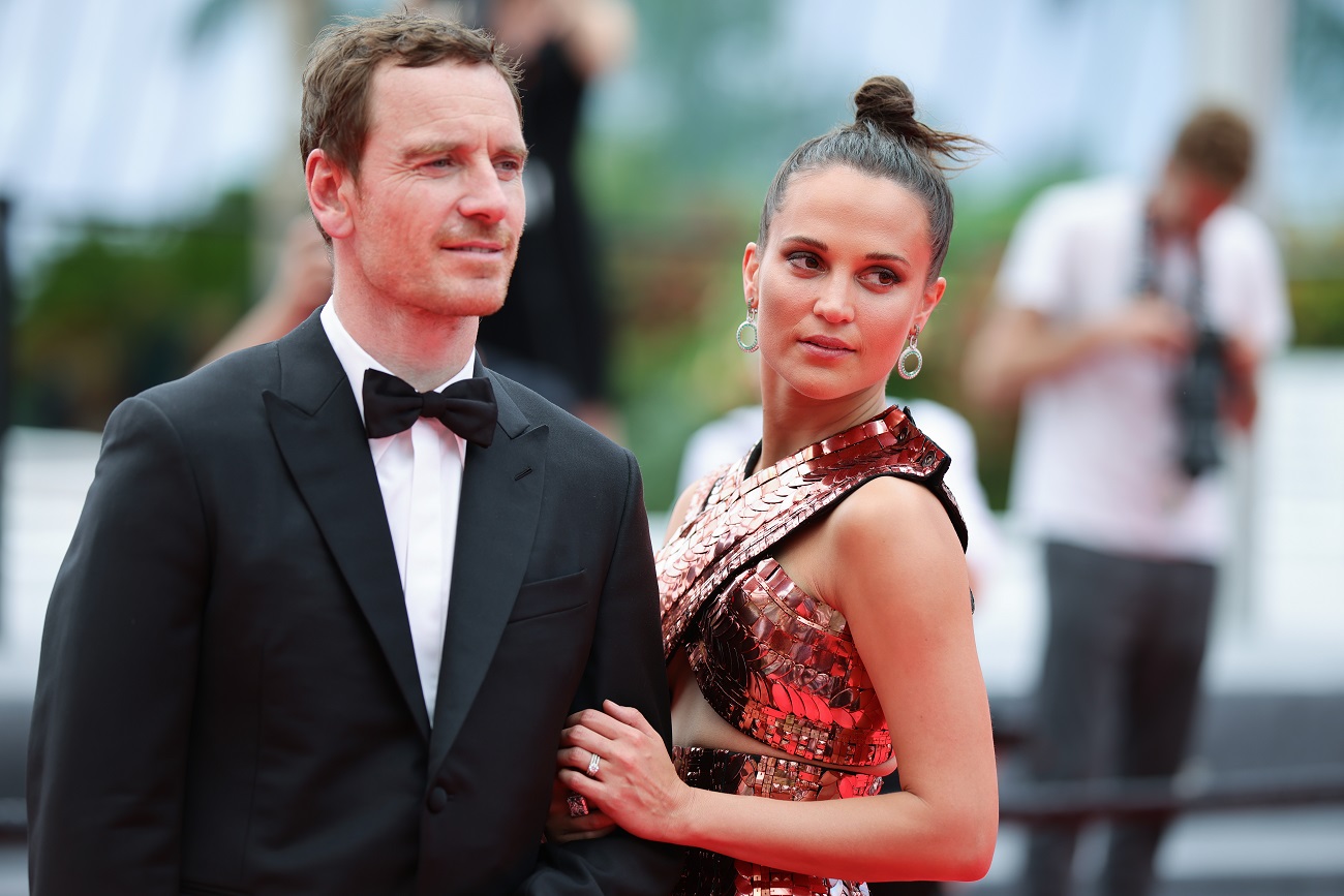 Майкъл Фасбендър и Алисия Викандер – романтичната двойка на червения килим в Кан