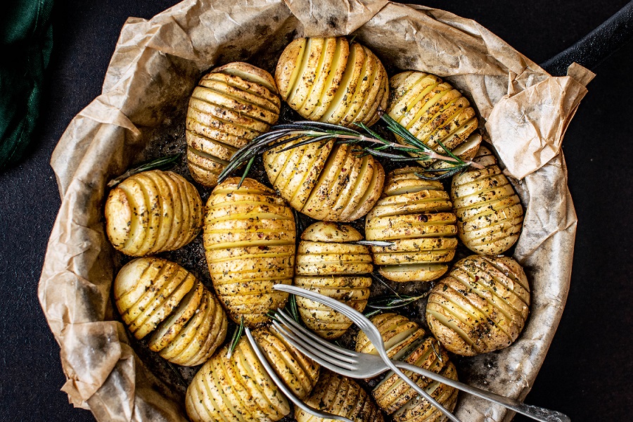Печени картофи с пармезан, гъби и сметана
