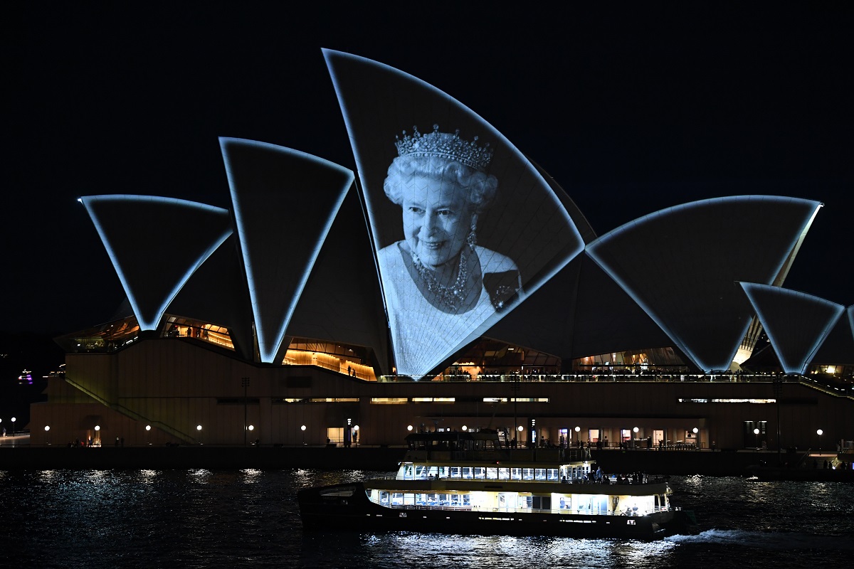 Изображение на кралица Елизабет II беше осветено в Операта в Сидни