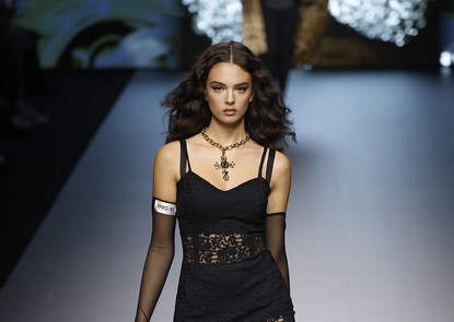 Дева Касел дефилира в Dolce & Gabbana на Седмицата на модата в Милано