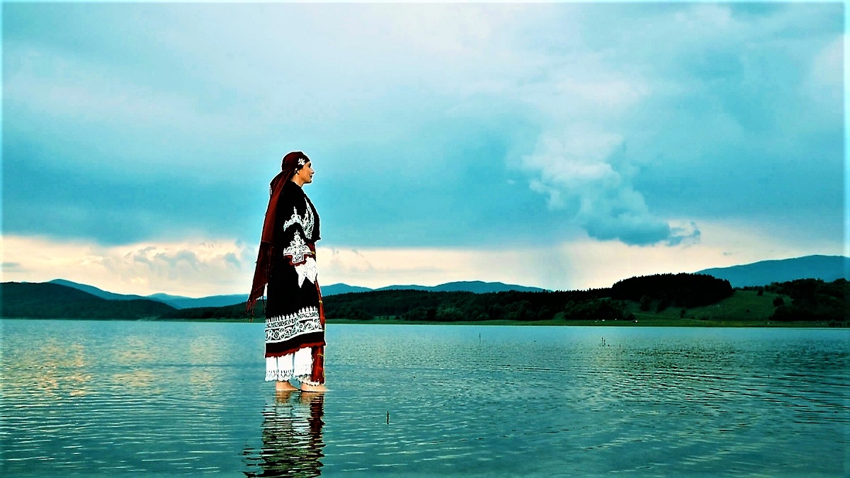Ваня Вакари ходи по вода в „ Момне ле”
