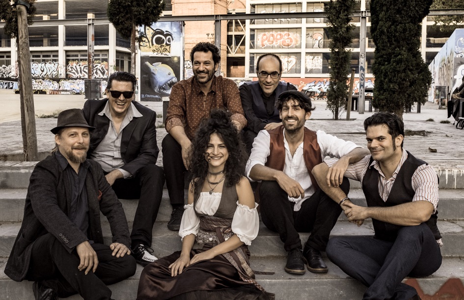 Огнената стихия Barcelona Gipsy balKan Orchestra се завръща за поредния си взривяващ концерт в София