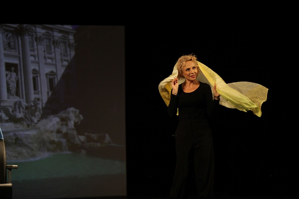 Премиерата на „Затегнете коланите“: Стефания Колева „лети“ през живота с усмивка