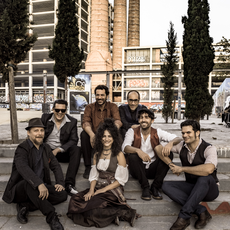Огнената стихия Barcelona Gipsy balKan Orchestra се завръща в София