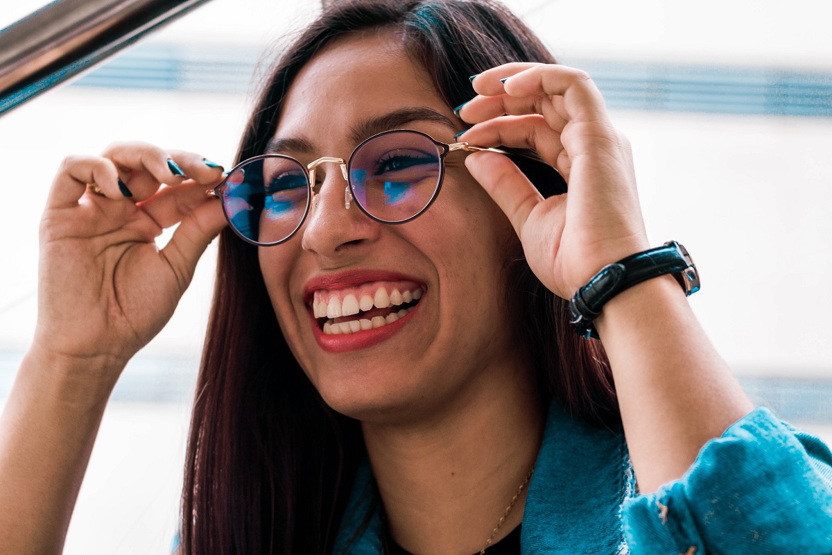Smart очила, които позволяват на глухите и глухонемите хора да ''виждат'' разговора