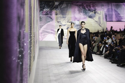 Изключителната кариера на Жозефин Бейкър е вдъхновението за шоуто на Dior Haute Couture