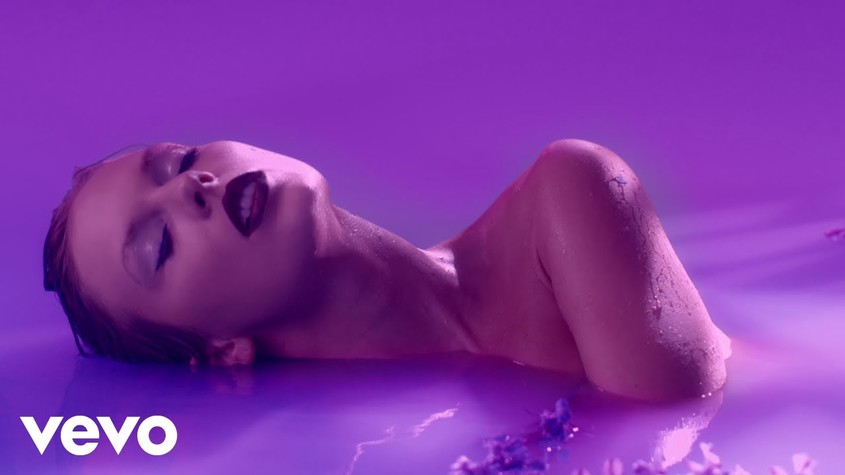 Тейлър Суифт сподели видео към песента "Lavender Haze"