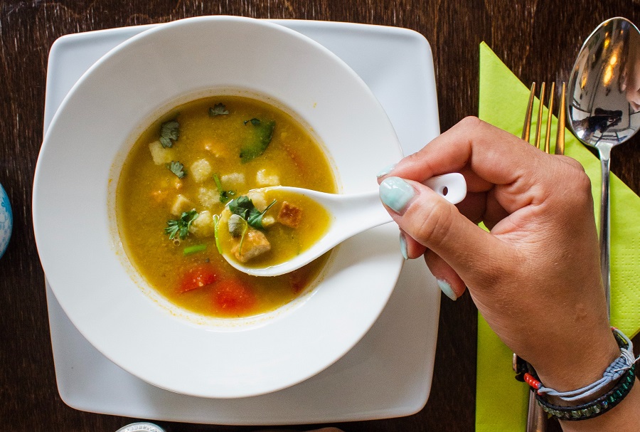 Агнешка супа със зеленчуци и сметана