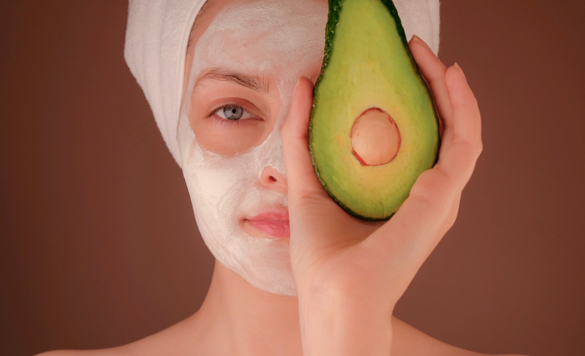 Домашна маска за лице с авокадо и кокос