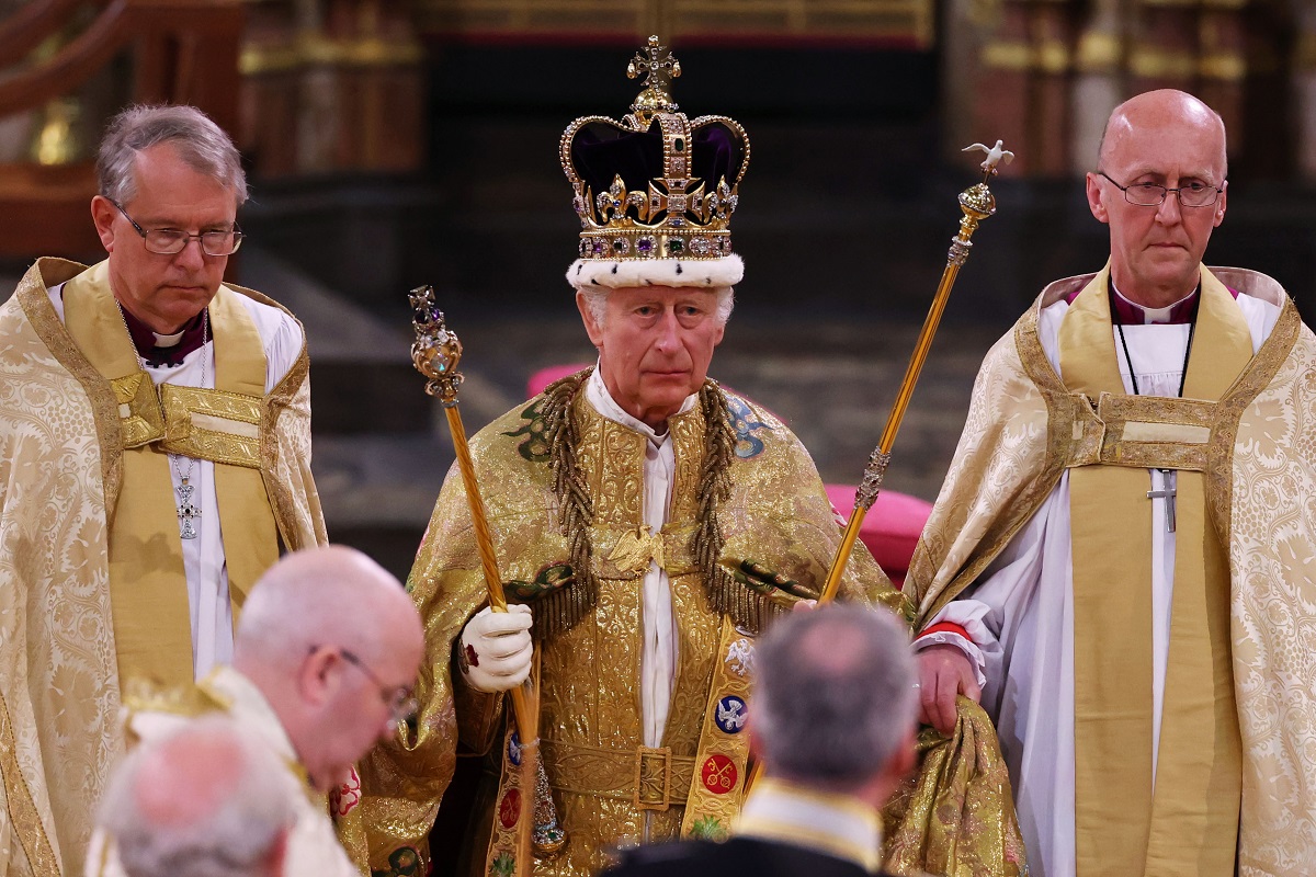 Чарлз III е коронясан за крал - първият нов британски монарх от 70 години насам