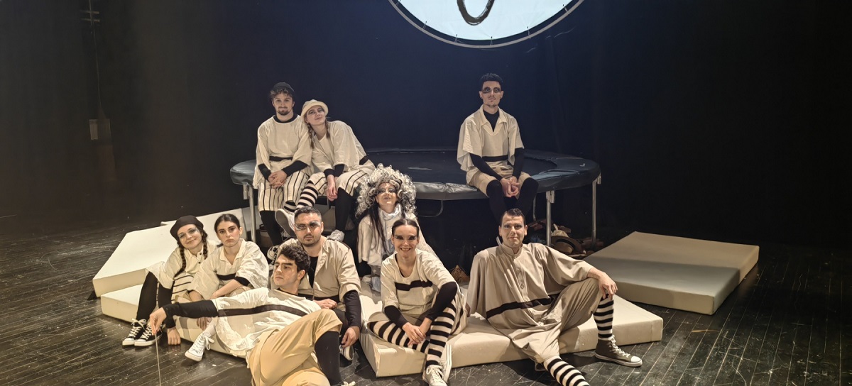 Ние, врабчетата от Йордан Радичков оживява на театрална сцена