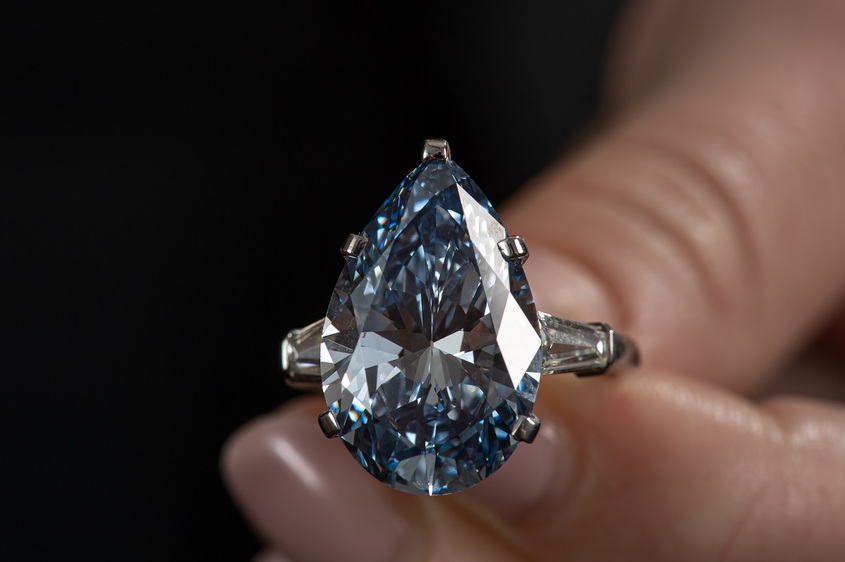 Изключително рядък диамант Laguna Blu на Bulgari е продаден на търг за 25 милиона долара