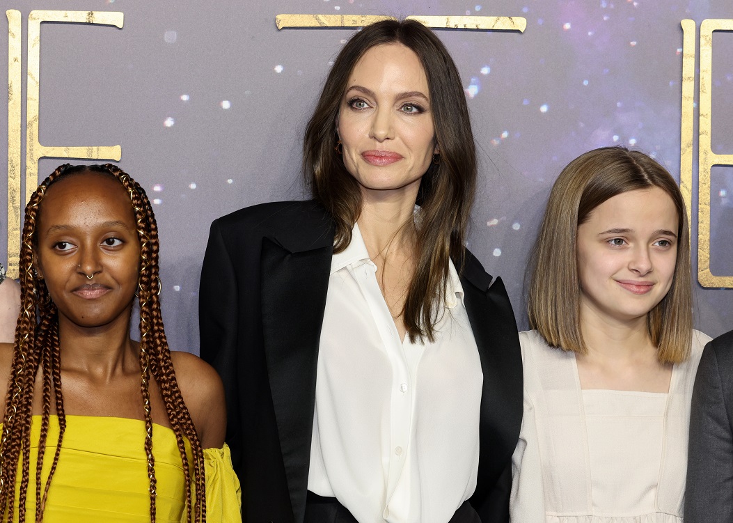Вивиен Джоли-Пит ще работи с известната си майка по бродуейската постановка на "Аутсайдери"