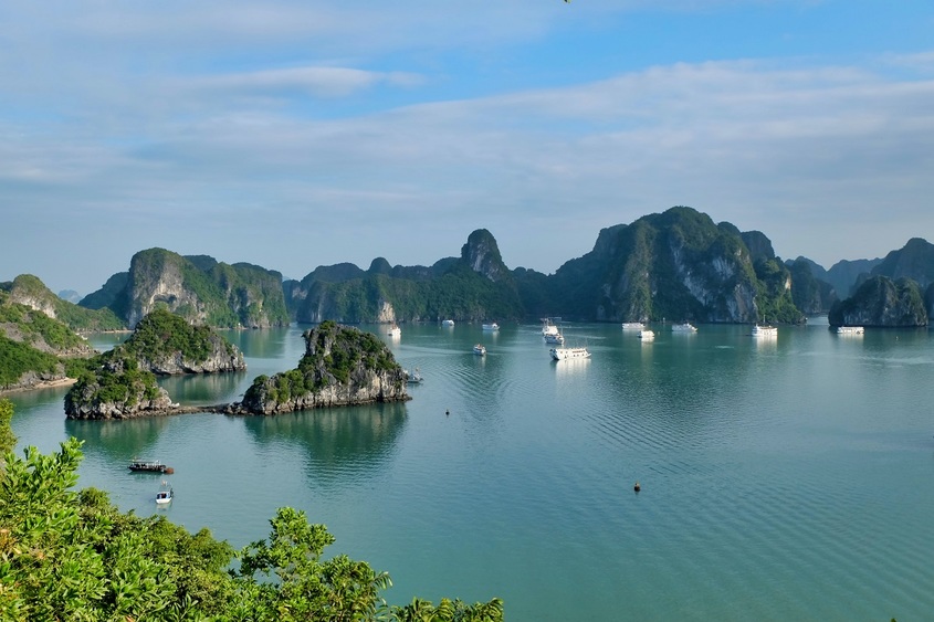 Заливът Ха Лонг: Завладяващо пътешествие в едно природно чудо