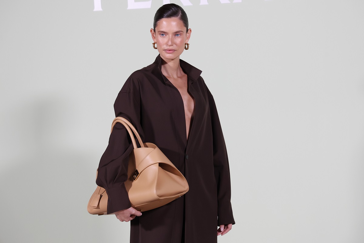 Hug by Ferragamo: съвременна и практична чанта, но и шедьовър на майсторската изработка