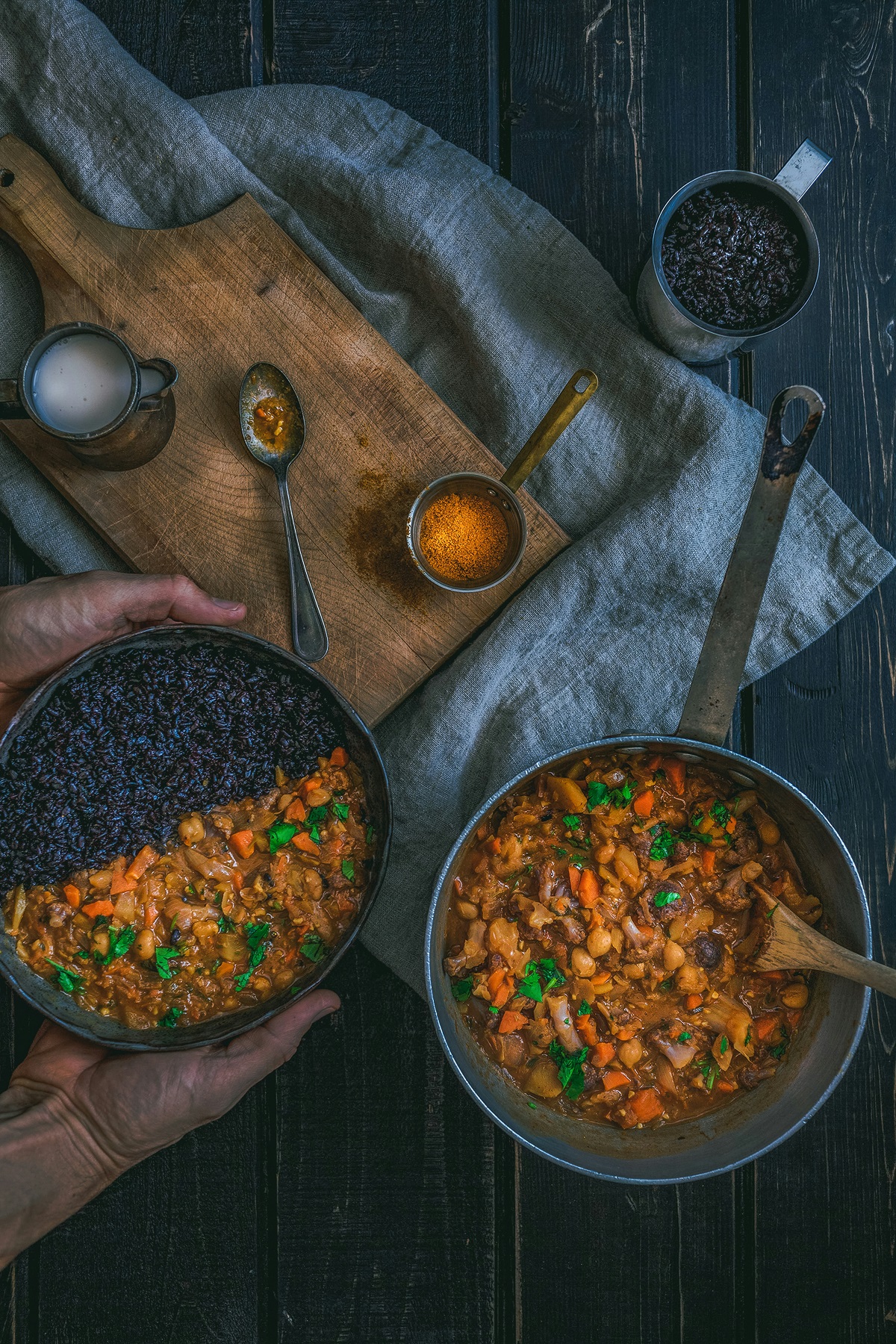 Пикантно мароканско ястие с нахут, кускус и зеленчуци