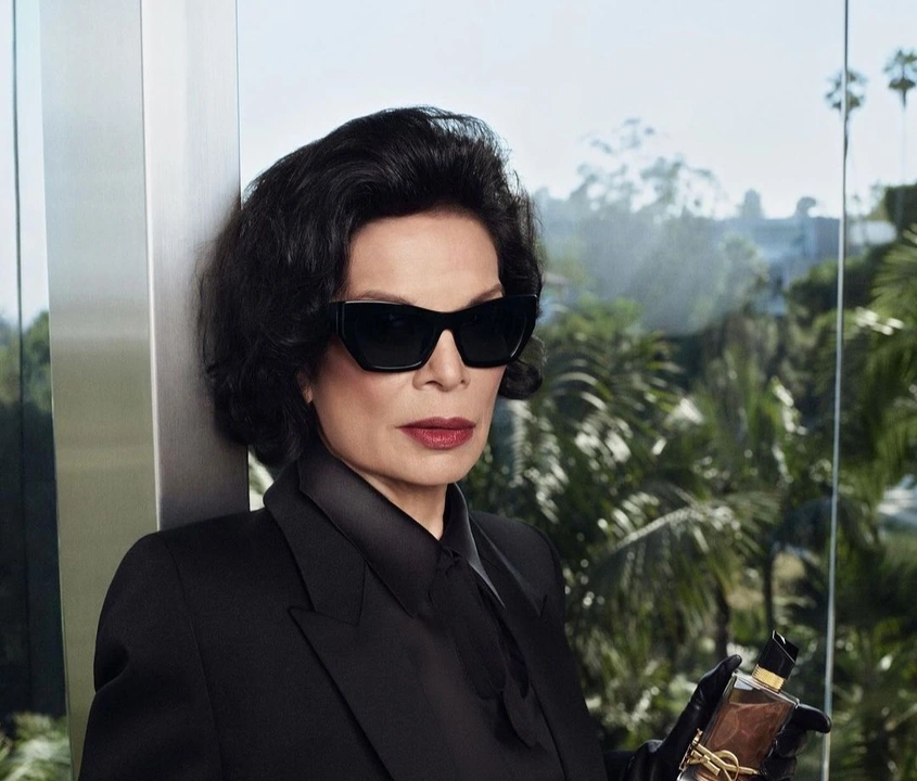 Бианка Джагър, новото лице на YSL Beauty, говори откровено за красотата и смелостта да остарееш