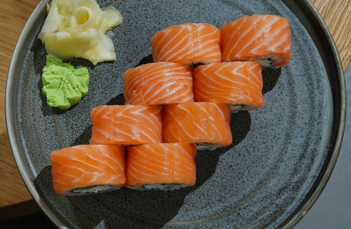 Рула от сьомга със спанак и крема сирене – ароматно, лесно и уникално вкусно ястие