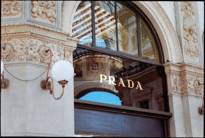 Prada Group ще придобие Versace за 1,25 милиарда евро