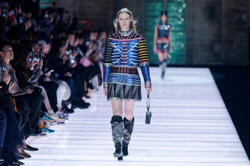 Модното ревю Louis Vuitton Cruise 2026 в Авиньонската катедрала