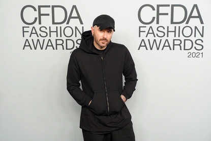 Шепотът на Демна: Едно интимно пътешествие във вселената на Balenciaga