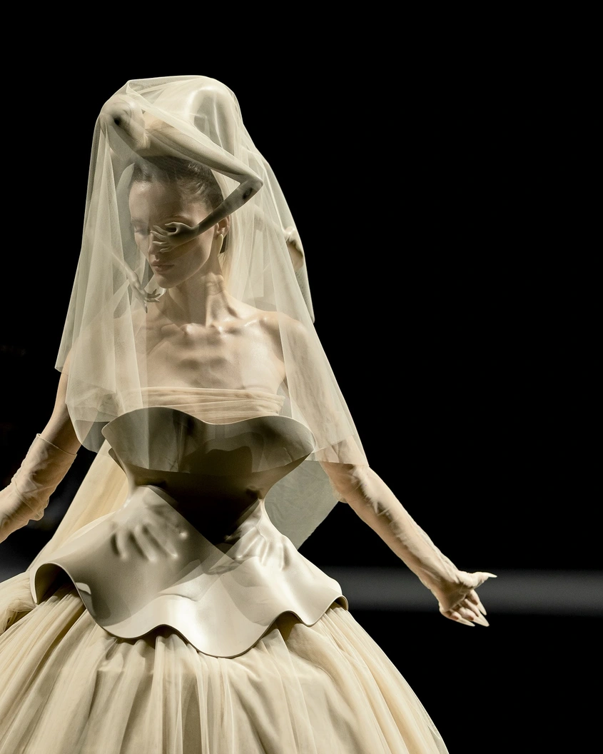 Robert Wun Fall 2025 Couture: Раздвоени личности