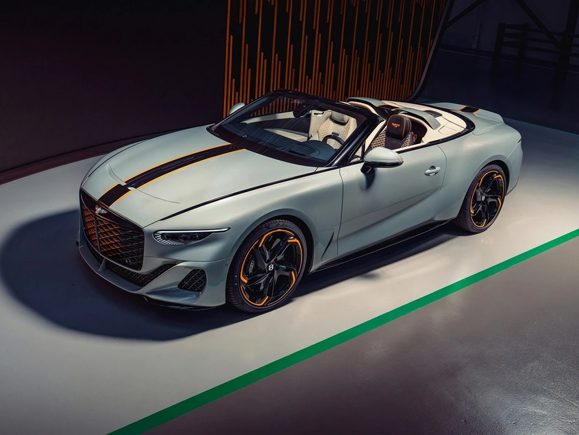Bentley представя първия кабриолет Batur, изработен по поръчка от Mulliner