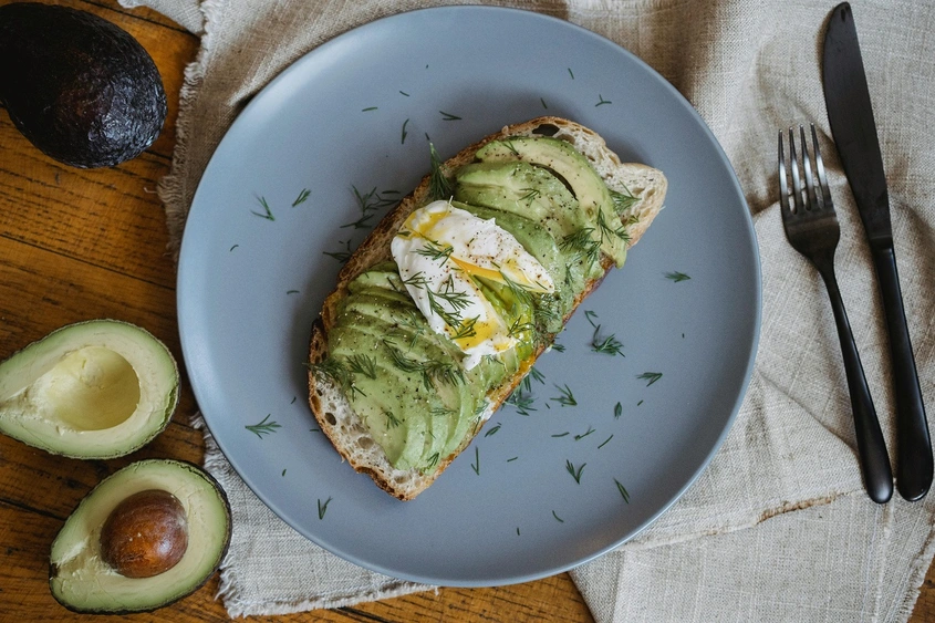 5 свежи и вкусни салати с авокадо за всеки ден