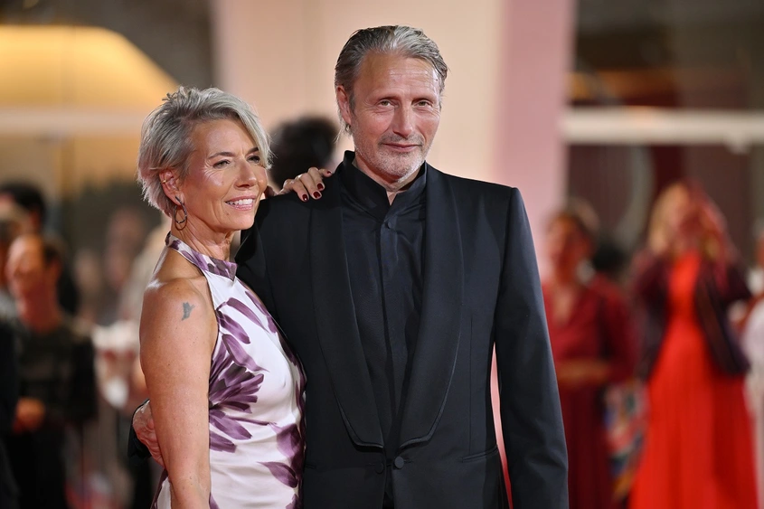 Един викинг и неговата скала: Мадс Микелсен показа на Венеция, че най-големият му успех е далеч от екрана