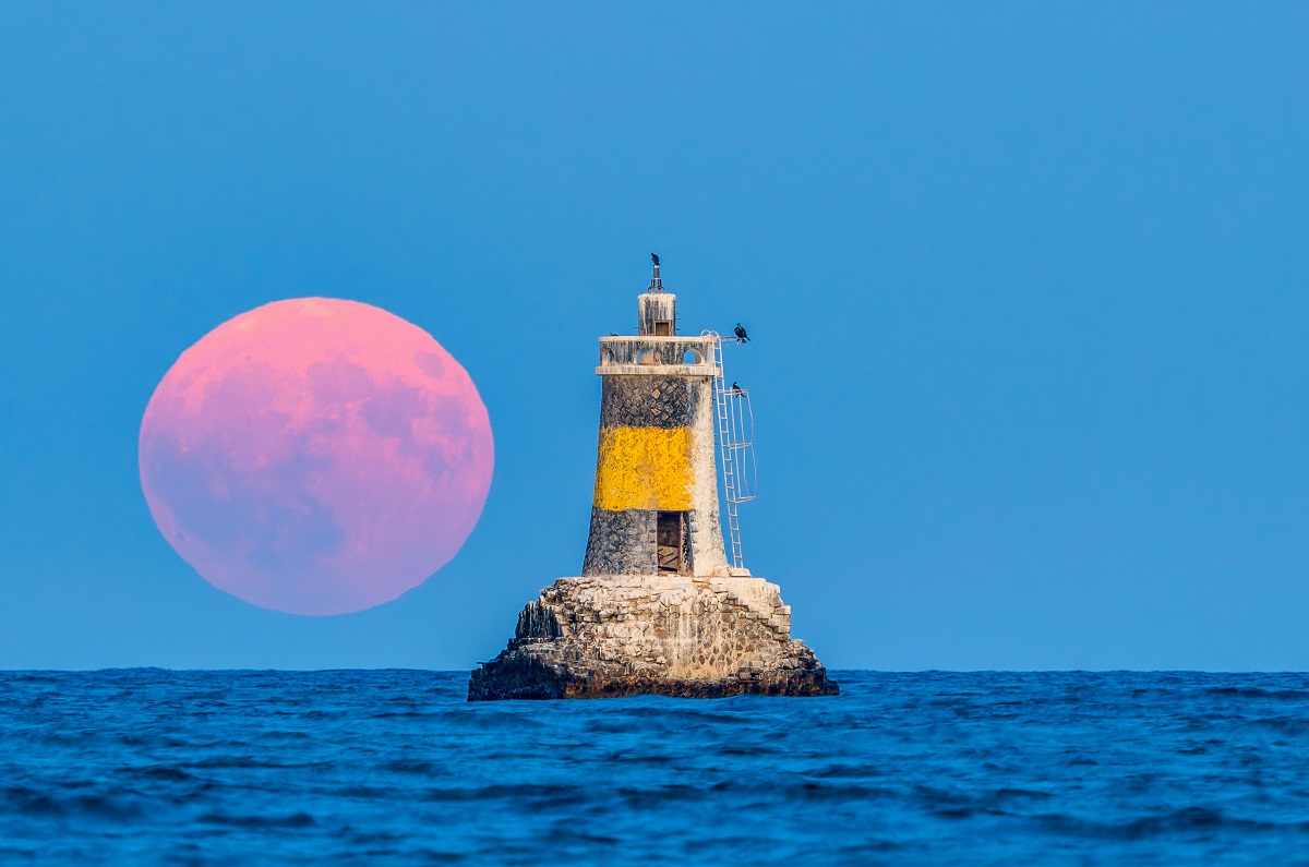 Силата на Луната и как пълнолунието на 7 септември 2025 г. преобразява живота ни