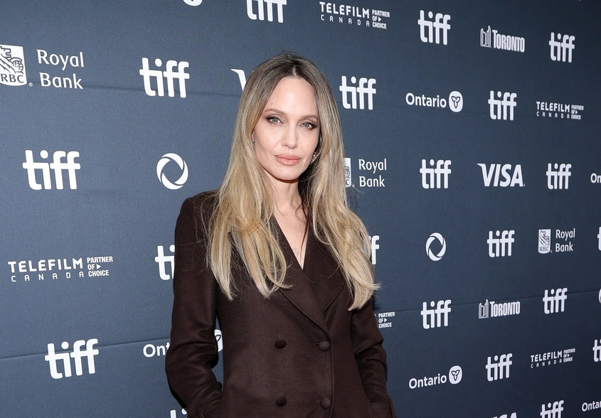 ''На 50 съм, но жива'': Анджелина Джоли с трогателно послание на премиерата на филма "Couture"