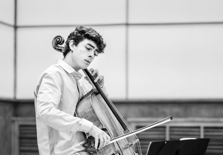 София посреща виолончелиста Сион Найман с две различни програми – за най-малките слушатели и за ценителите на класиката